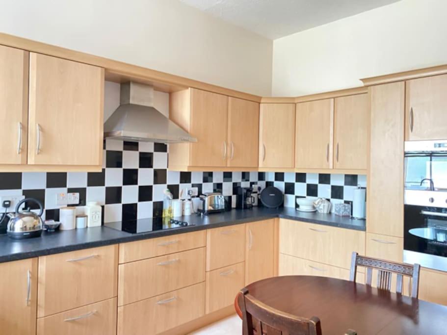St John'S Flat Spacious Accomodation Dalry  Экстерьер фото