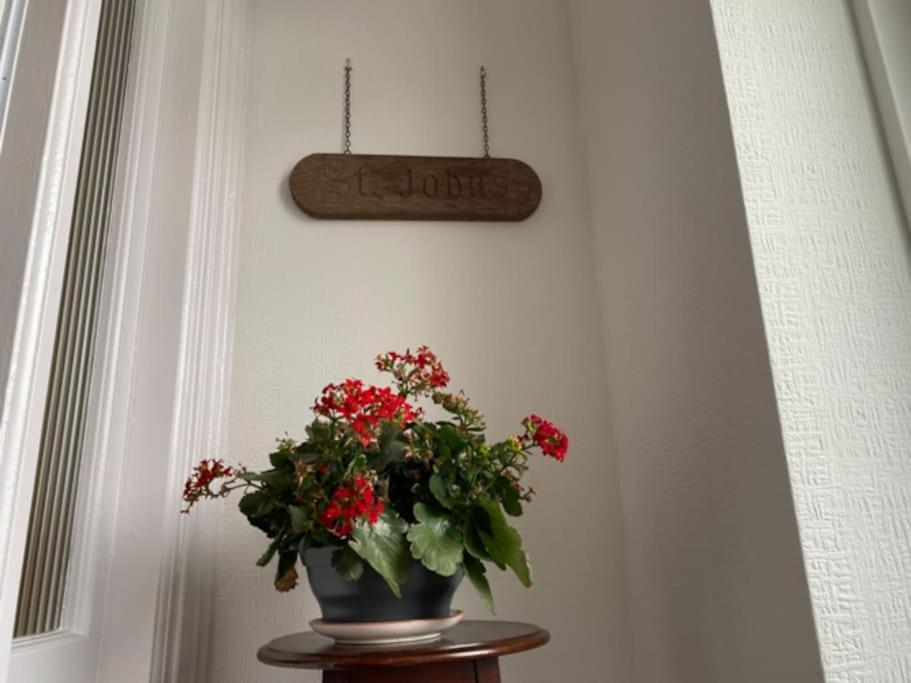 St John'S Flat Spacious Accomodation Dalry  Экстерьер фото